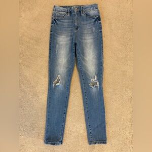 YMI Distressed Medium Wash Women’s Junior’s Skinny Jeans Size 29 / 9 Curvy Fit